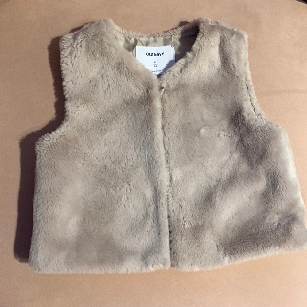 Old Navy furry vest 4T